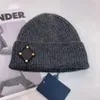 Lyxdesigner Winter Hats Herr- och kvinnors stickade ullmonogram Varma flerfärgade hattar Valfritt263W