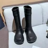 Plataforma de plataforma feminina boots de chuva designer joelheira moda alta bota preta de fundo grosso redondo de ponta de chuva longos lanchonetes eu42