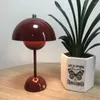 Lámparas de mesa Lámpara de decoración nórdica Diseñador rojo para estudio Sala de bodas Escritorio Iluminación importada Mesita de noche en la luz del dormitorio