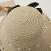 Berets printemps et d'été femelle Suncreen Sun Hat Children Bowknot Straw Pearl Beach Traw Parent-Child