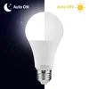 Luzes noturnas 12W 15W Dusk LED to Dawn Lâmpada com sensor Smart Lamp Auto Switch On/Off Garden Lighting Decoration 110V/220V