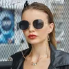 Okulary przeciwsłoneczne Y2K Szklanki Trend Produkty pożyczają modę metal nieregularny z łańcuchem kobiety modne zapobieganie kropli kwadratowej