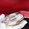 18K Luxury Gold Banglet Bracelet Designer de moda de manguito dourado neutro de unhas de casamento Jóias de presente de casamento 316L Cadeia de aço inoxidável Mulheres