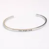 Bracelet en acier inoxydable gravé citation inspirante positive manchette ouverte Mantra Bracelet pour femmes cadeaux