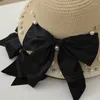 Berets printemps et d'été femelle Suncreen Sun Hat Children Bowknot Straw Pearl Beach Traw Parent-Child