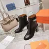 2022 Superior kwaliteit luxe ontwerpers vrouwen half laarzen gemengde kleur wollen vierkant tenen rainboots dikke hakken platform schoenen combatsuper dame's laarzen