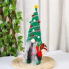 Árbol de decoraciones navideñas, muñeca bebé sin rostro, decoración de hombre del bosque enano en forma de árbol