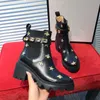 Brand laureate women boots designer designer de inverno sola espessa martin boot bhoe star trail sapatos de fivela de diamante quadrado sapato de couro