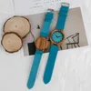 Avanadores de pulso Yisuya Moda Blue Bamboo Wood Watch Watch Mens Creative Quartz Analog Genuíno Couro Handmade Wooden Wristwatch de Natal Presentes