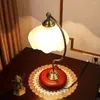 Tischlampen Retro Rustikale Lampe Vintage Lotus Glas Lampenschirm Handgefertigter Holzsockel Antiker niedlicher Schreibtisch für Schlafzimmer Nachttisch Nachttisch