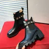 Brand laureate women boots designer designer de inverno sola espessa martin boot bhoe star trail sapatos de fivela de diamante quadrado sapato de couro