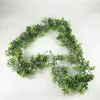 Decoratieve bloemen Kunstmatig plastic slinger nep eucalyptus wijnstok groen hangt voor huwelijkshuis feest tuin decor