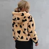 Kvinnors päls donssignet kvinnor jackor personlighet kontrast älskar tryck faux kort kappa kvinnlig mode höst vinter ull