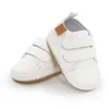 Athletic Shoes Spädbarn läder unisex strumpor som går antislidkrok och slingfästelement dekoration vår sommar höst sneaker