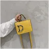 D designer kvinnor väskor nit dekorerad handväska mode palats stil axel crossbody väska på läder klaff messenger väska ins ny totebag