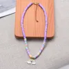 collier de perles violettes