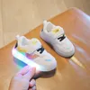 Baskets bébé chaussures LED pour garçons filles chaussures lumineuses pour tout-petits pour enfants baskets à fond souple avec lumières LED brillant tenis T220930