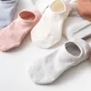 Femmes Chaussettes No-show Coton Maille Antidérapant Silicone Mince D'été Printemps Respirant Pantoufles Femme Invisible Court Cheville Chaussette