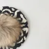 Шляпы 2022 Детский вязаный берет осенний леопардовый принт для девушки художник шляпа енота енота мех шарик мода 50-52см 2-6 лет