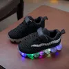 Baskets Taille 21-30 Enfants Breffeurs de baskets non glissantes Baskets Lumineux pour garçons Girls LED SHOGES LET