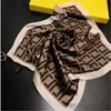 Dames bedrukte borduursjaal Zijden print Foulard satijnen vierkante hoofddoeken Dames luxe designer sjaals188L