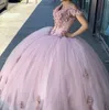 2022 Rose Quinceanera Robes Robe De Bal Hors Épaule Dentelle Appliques Perles 3D Floral Fleurs Tulle Robe De Princesse Sweet 16 Robe De 15 Anos Quinceanera