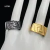 Mode bröllop ringar v Letter Ladies Diamonds Ring Banshee Head Portrait 18K Gold Plated Women Designer Jewelry Birthday Festive Engagement Gifts MR -012561377