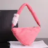 Luksurys Designers P Trójkąt Plush Torka Nowa jesień i zimowa tkanina frotte torba do podtrzymania Torby hobo torebka torebka