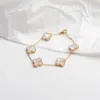 Pulseras con dijes de moda de diseñador de trébol de lujo para niñas, mujeres, oro de 18 quilates, plata, negro, blanco, rojo, verde, pulsera de marca, fiesta de bodas 8298189