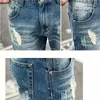 M￤ns jeans rippade denim shorts m￤n sommaren 2022 mode tunna retro beskurna byxor lossa rakt tidvatten varum￤rke stilig tiggare