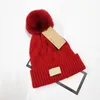 Australien designer stickade hattar vinter pompon beanies kvinnor flickor päls pom skalle kepsar motorhuven trendig etikett virkning hatt chunky stickning beanie varm öron muff xmas ins