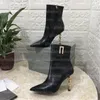 Sapatos de vestido feminino Designer Autumn Winter High Saltos de couro Botas de tornozelo preto joelho de inverno BOMBAS TILAS DE