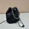 Designer mini sac seau vintage chaîne pour dames sac à main en nylon petits sacs à cordon d'épaule Triangle téléphone sac à main femmes chaînes sac à bandoulière 14.5cm