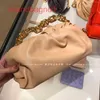 A YD Bottegss Bags Venetss Designer Pouch Bag Luxury Women clutch Handbags in Pouch Cloud Holding Versatile Fashion Shou SEOG