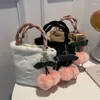 Sacs de soirée en peluche Femel sac belle reine chaude mode hiver sac à main pour les femmes épaule de luxe avec poupée mignonne maquillage