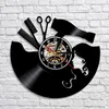 Horloges murales Coiffeur Disque Vinyle Horloge Design Moderne Barber Shop Salon Beauté Barbershop LED Montre Décor À La Maison 220930