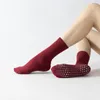 Calzini sportivi a maglia traspirato rapido traspirato calzini alla caviglia più calda con impugnatura in PVC Anti slip per le donne yoga fitness