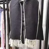 ブレンドレディースウールの女性刺繍ジャケットブラックシングルブレストスカーフカラーホワイトフリンジ秋冬女性コントラストカラーコートカー