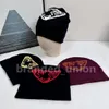 Diseñador clásico unisex Sombreros Gorro de algodón de punto Hombres Mujeres Para el invierno Tejido transpirable Simple Cálido Sólido Casual Señora Gorros Moda Chicas