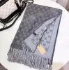 Snygg dam Cashmere Scarf Hela bokstavstryckt Scarves Soft Touch Varma Wraps Med Taggar Höst Vinter Långa Sjalar 6 färger är valfria