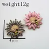 Broches 1 PC Pin Marguerite Fleur Série Abeille Rose Émail Élégant Femmes Broche Vêtements Accessoires 40mm X