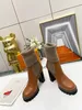 أحذية عالية الجودة جميع أحذية النساء الجلدية مع أزرار معدنية-08