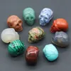 Estatuilla de calavera de cristal Natural de 23mm, adornos de piedras de energía curativa Reiki, estatua tallada, piedras preciosas, decoración del hogar, regalo de Halloween