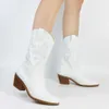 Stivali da cowboy alla caviglia bianchi per donna Cowgirl moda occidentale ricamata casual scarpe da punch scarpe firmate 220901