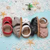 Nouveau Bébé Bébé Sandales Fille Chaussures Toddler Flats Été Sandale Fleur Semelle En Caoutchouc Souple Anti-Slip Berceau Chaussures First Walker 20221005 E3