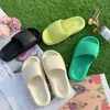 Slippers mulheres em casa grossa plataforma de banheiro pão chinelos sandálias mulheres homens moda sola sola eva slides internos