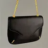 光沢のあるレザーショルダーのファッションチェーンバッグメタリックロゴ閉鎖クロスボディ女性ゴールドハードウェアショルダーバッグ財布