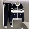 Herrspårsdräkter Fashion Designer Två stycken Set Par Suit Lose Large Cotton Embroidered Jacket Casual Fashion Suit Athletic Wear 221006