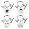 Graduation en acier inoxydable porte-clés pendentif porte-clés en métal porte-clés bagages décoration porte-clés créatif cadeau de remise des diplômes RRB16049