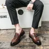 Vegan brogue l￤der oxford skor pekade t￥ en stigbrun vintage lyx metall sp￤nne m￤ns mode formella casual skor aff￤rsskor multipel storlek 38-47